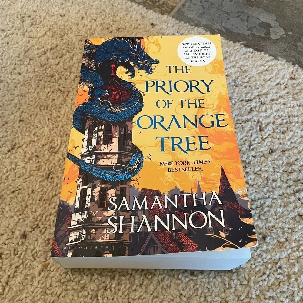The Priory of the Orange Tree by Samantha Shannon (Paperback)